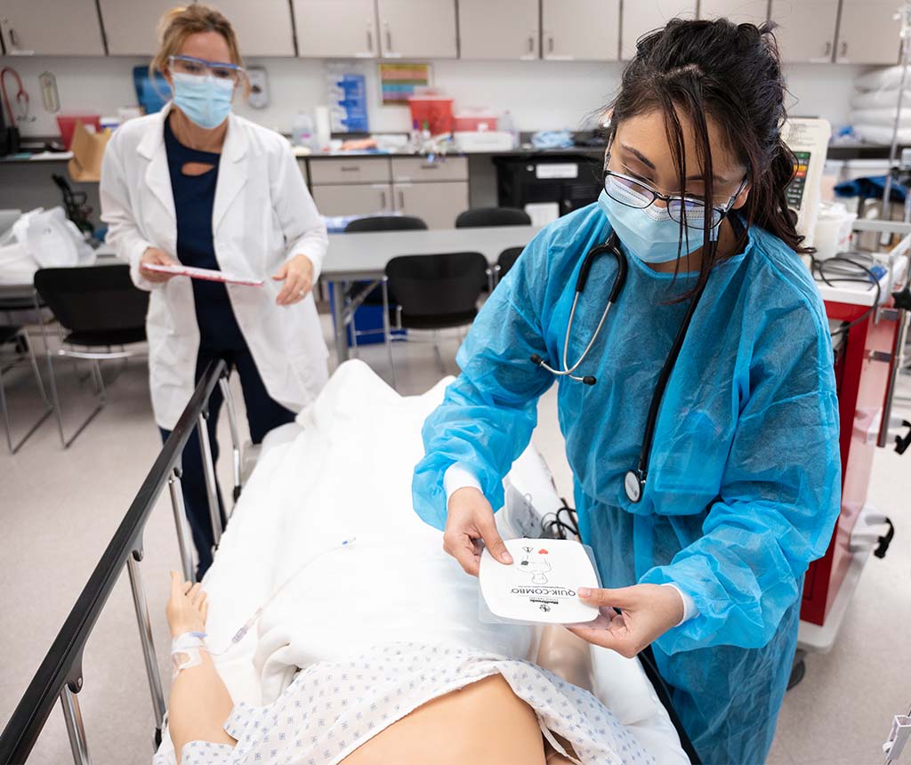 CMC nursing student practices on a simulated patient.